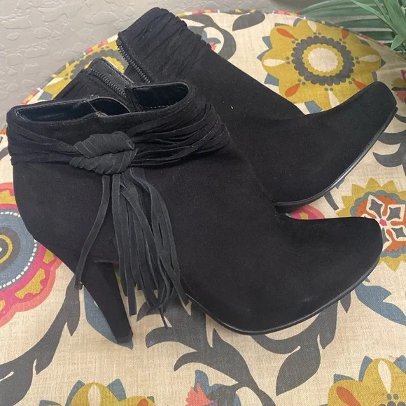 Call It Spring Size 8 booties - Picture 2 of 5